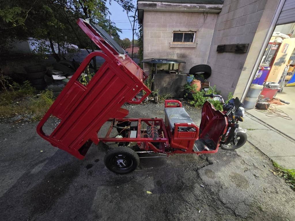 2026 ET13 electric cargo tricycle with rear tilting dump bed raised