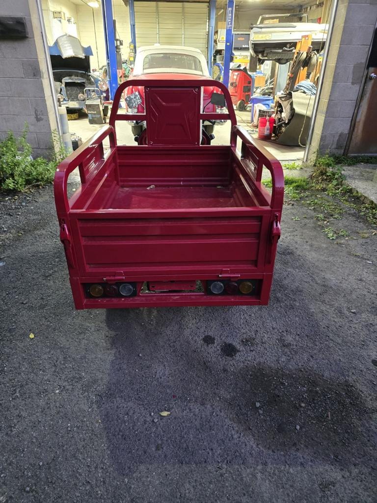 2026 ET13 cargo tricycle, rear view with tailgate and lights