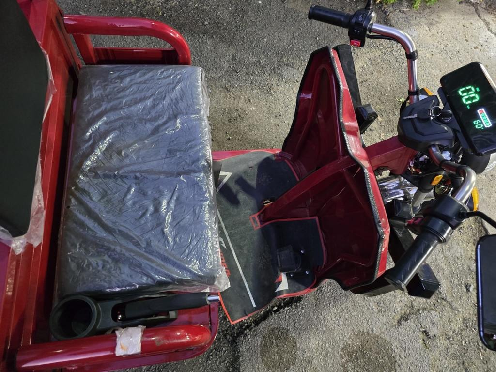 2026 ET13 seat and rider footwell viewed from above